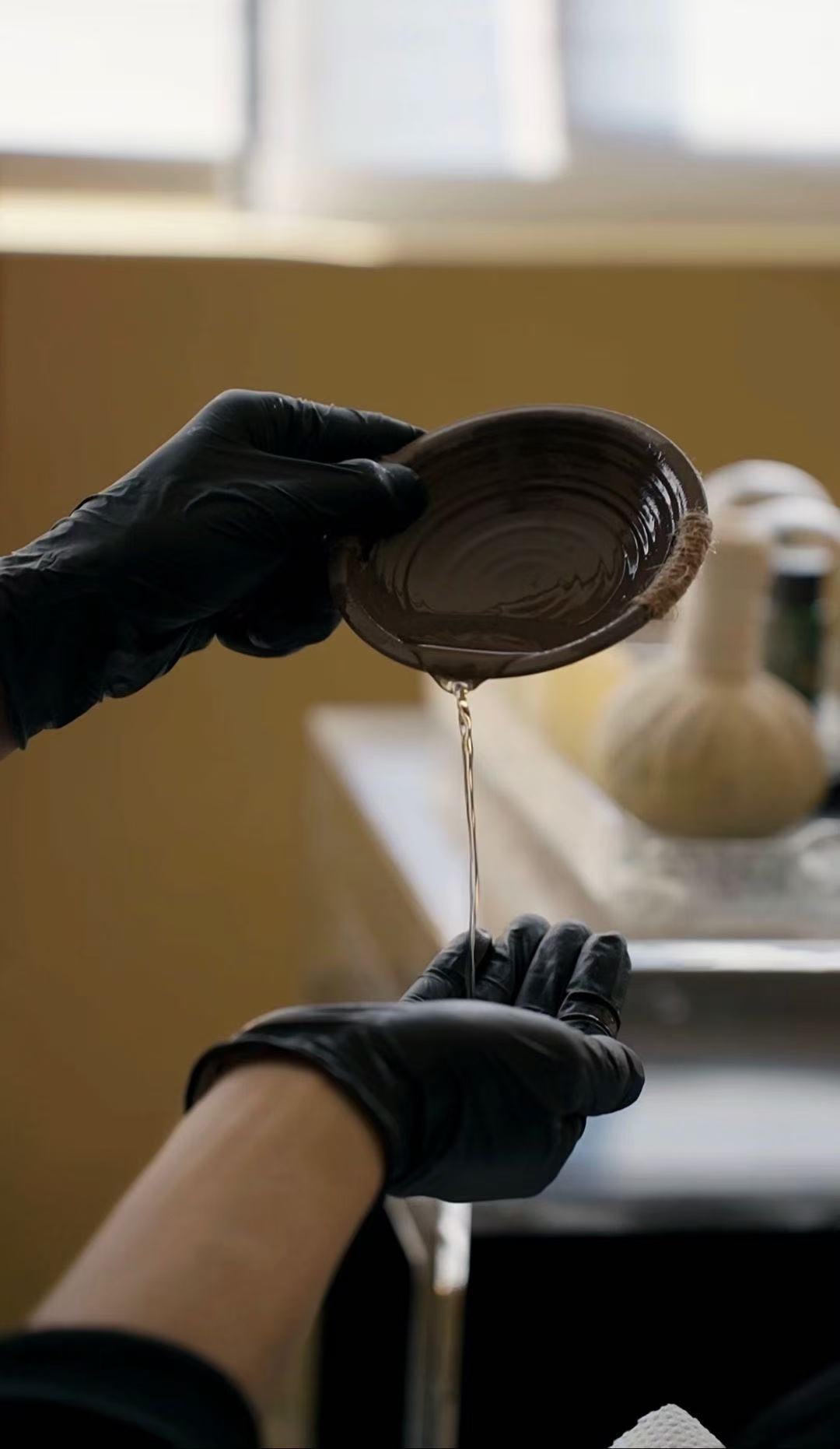 Warm herbal oil pouring for therapeutic scalp massage at Bellevue head spa Warm herbal oil pouring for therapeutic scalp massage at Bellevue head spa